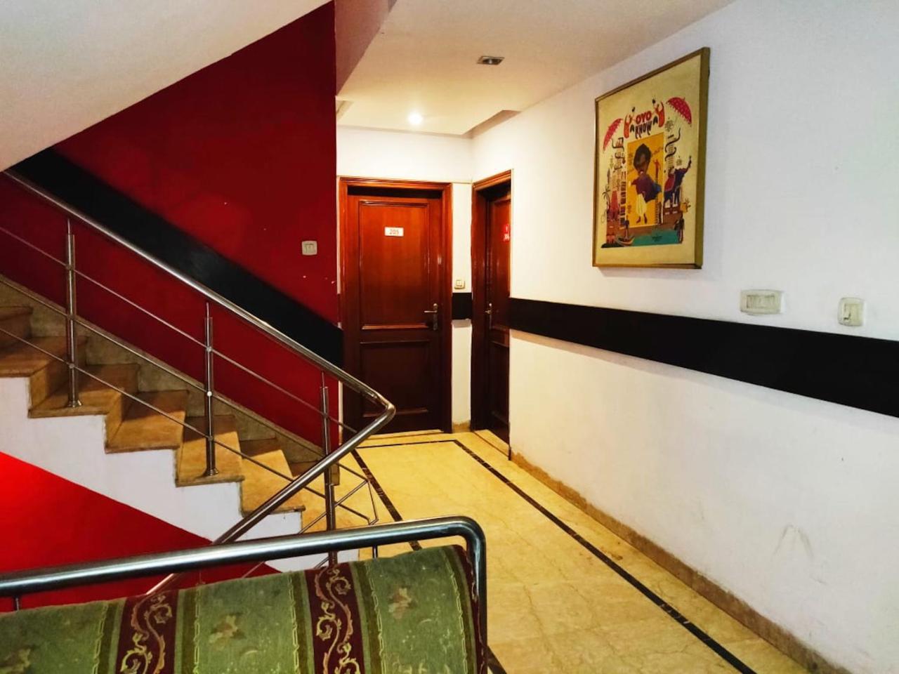 Hotel Unistar New Delhi Exterior photo