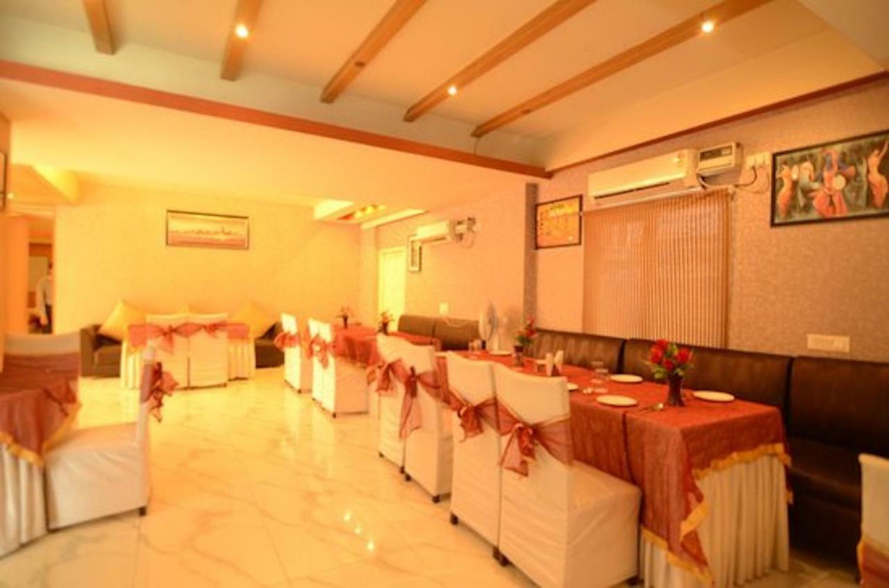 Hotel Unistar New Delhi Exterior photo