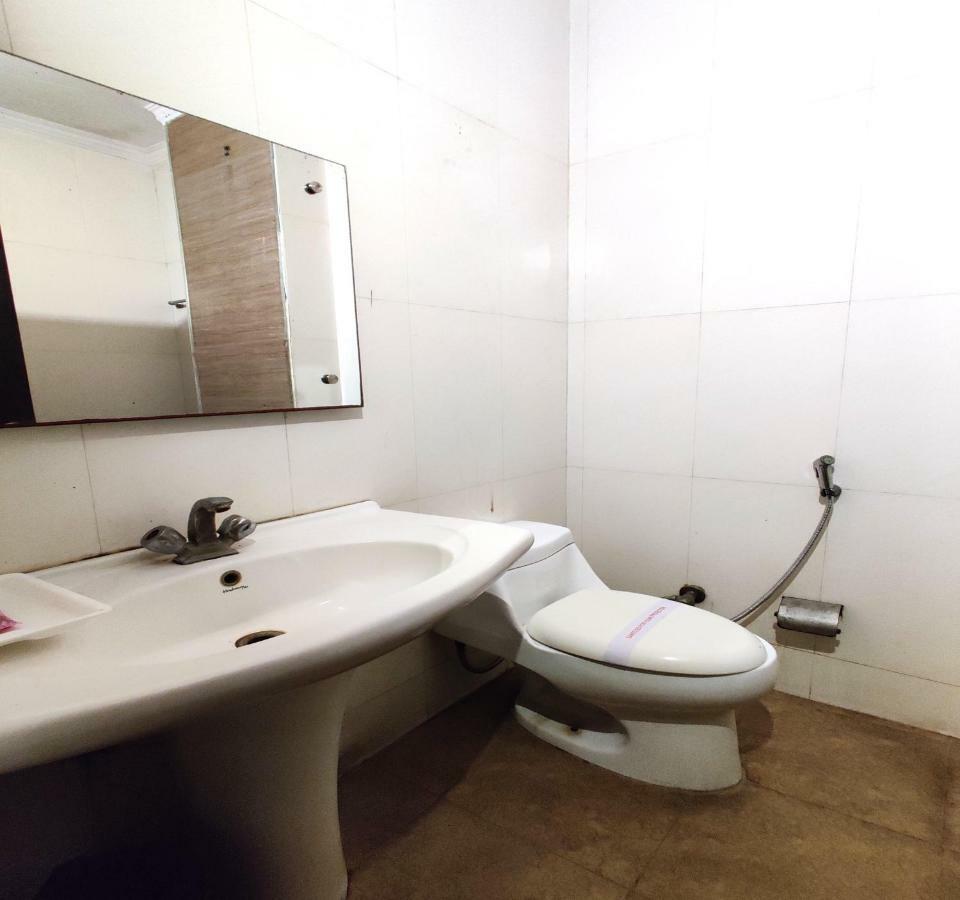 Hotel Unistar New Delhi Exterior photo