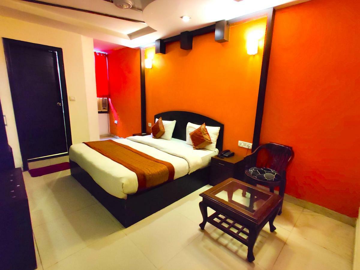 Hotel Unistar New Delhi Exterior photo